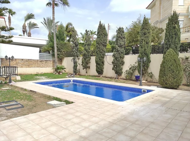7 bedroom house 273 m² Koinoteta Agiou Tychona, Cyprus