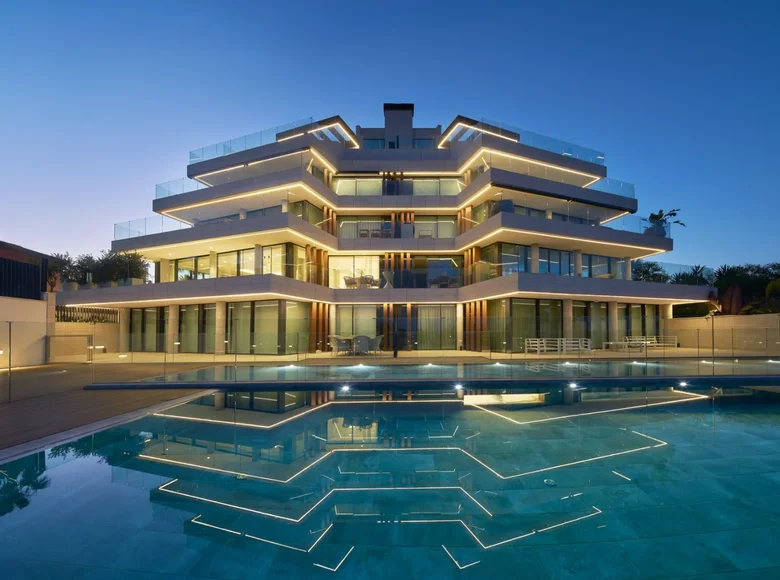 Mieszkanie 2 pokoi 232 m² Estepona, Hiszpania