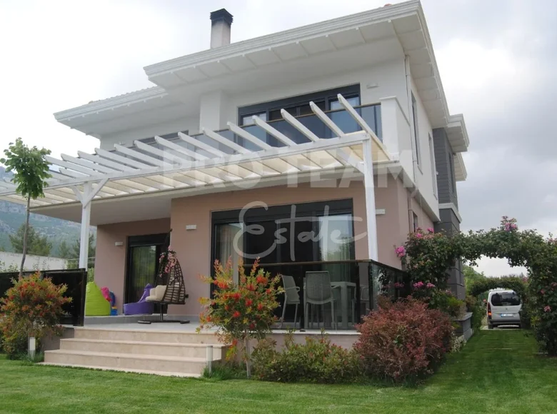 6-Zimmer-Villa 300 m² Doesemealti, Türkei