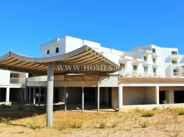 Commercial property 2 000 m² in Albufeira, Portugal