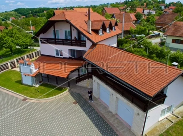 7 room house 250 m² Pustodol, Croatia