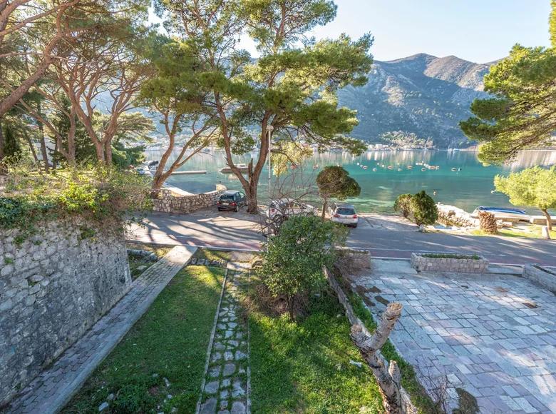 5 bedroom house 203 m² Dobrota, Montenegro