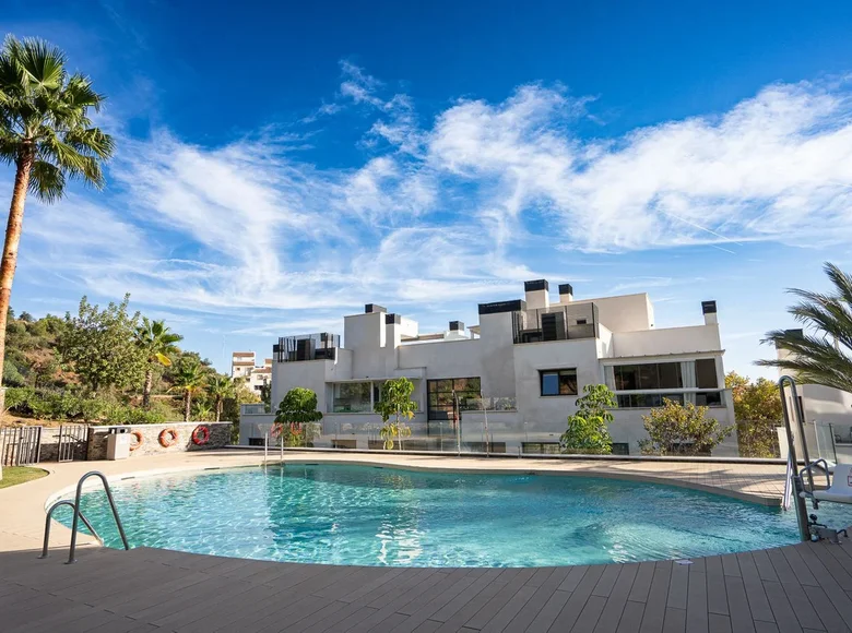 4 bedroom apartment  Marbella, Spain