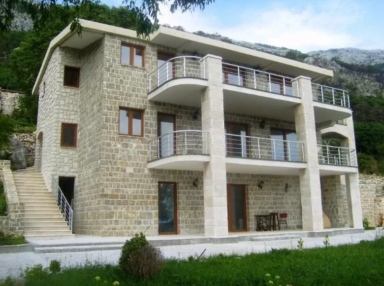Casa 6 habitaciones 460 m² Municipio de Budva, Montenegro