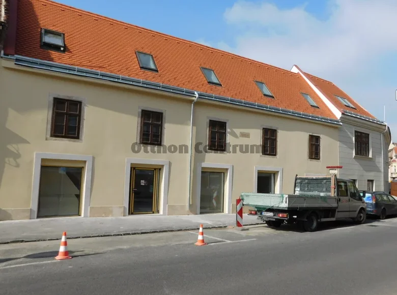 Propiedad comercial 112 m² en Sopron, Hungría