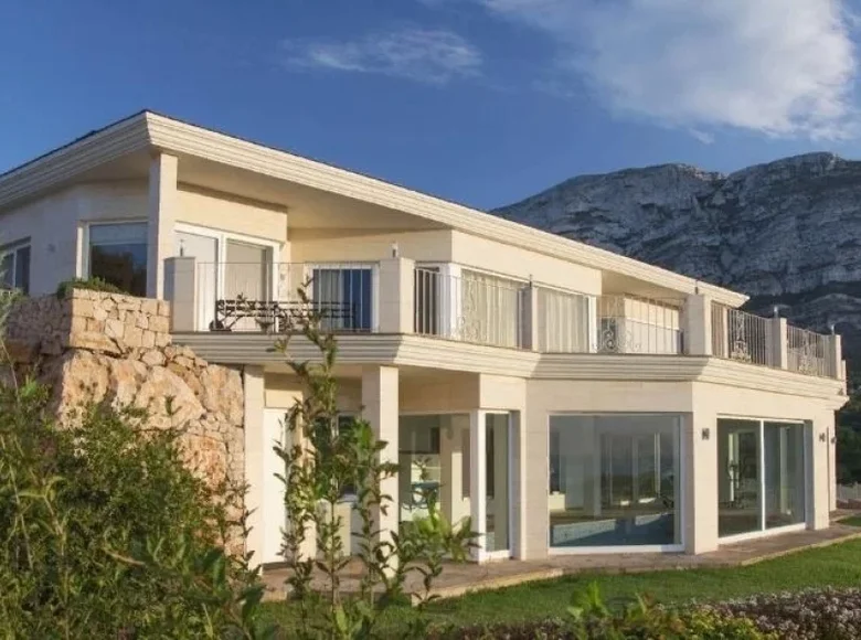 5 bedroom villa 756 m² Denia, Spain