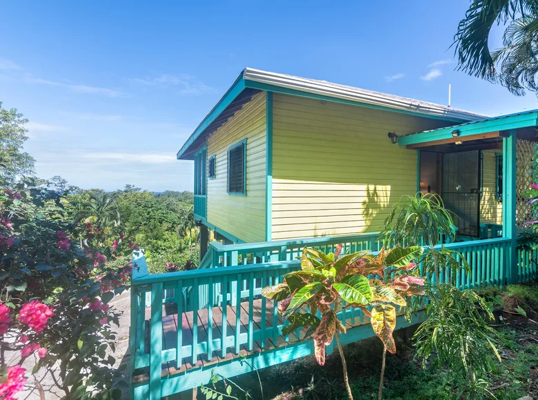 2 bedroom house 135 m² Roatan, Honduras