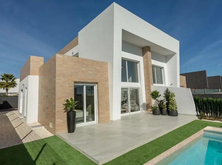 Villa de tres dormitorios 150 m² Almoradi, España