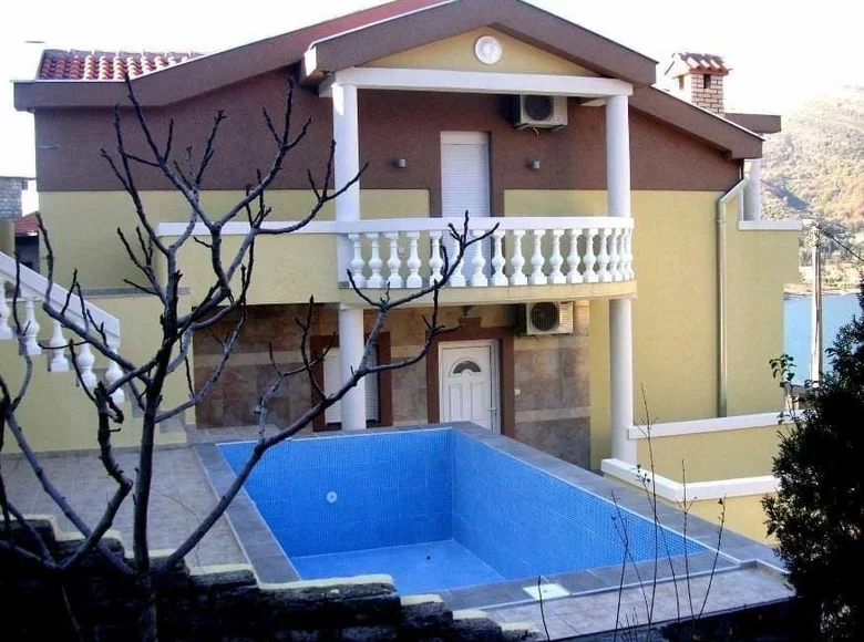 Villa de 3 habitaciones 218 m² Lepetane, Montenegro