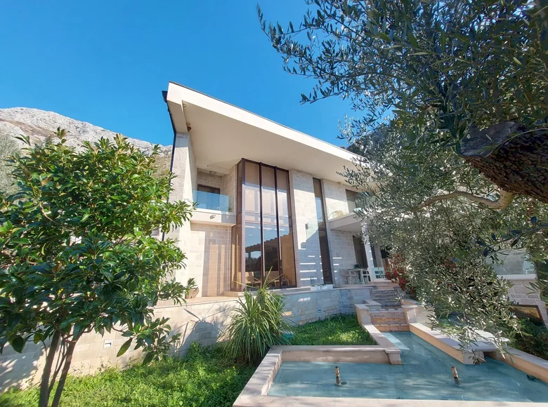 4 bedroom Villa 340 m² Montenegro, Montenegro