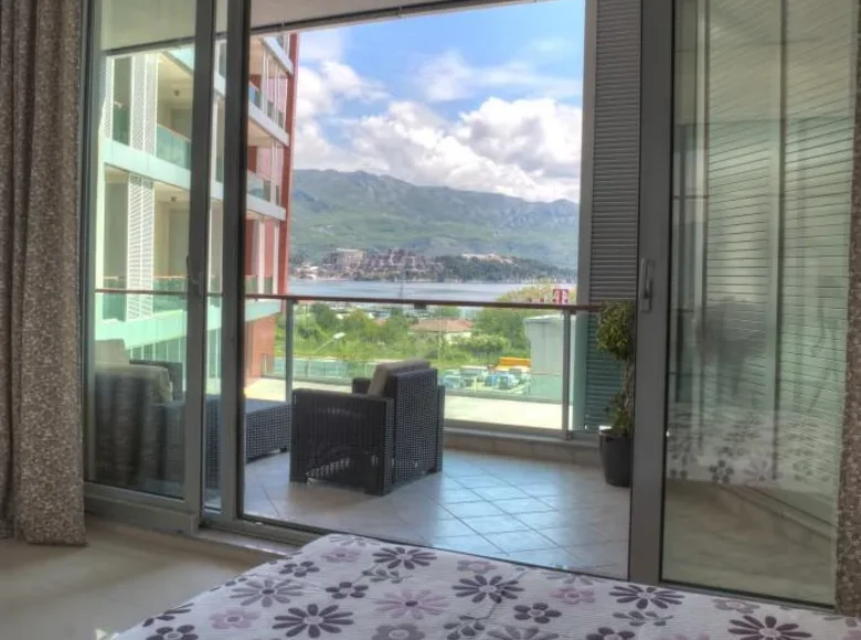 2 bedroom apartment 95 m² Budva, Montenegro