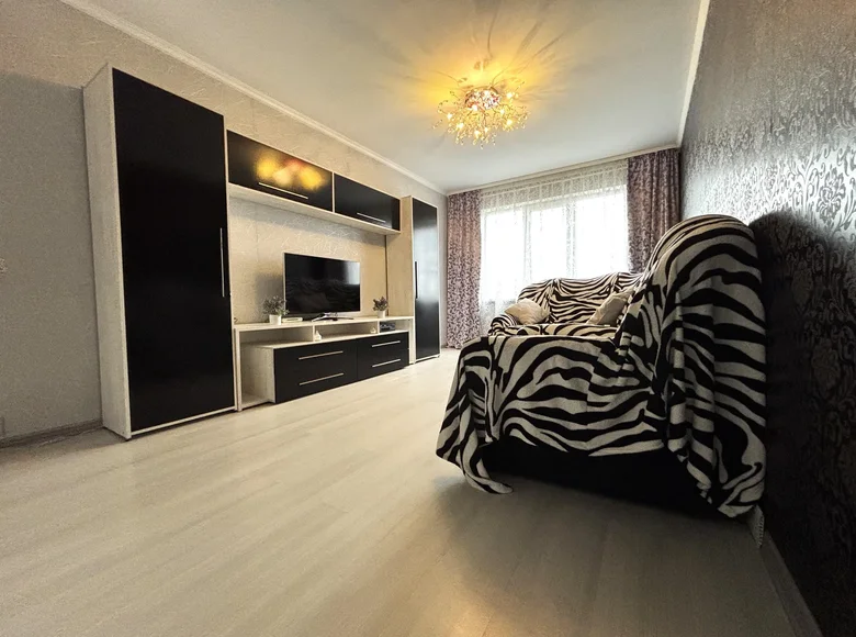 Mieszkanie 3 pokoi 62 m² Homel, Białoruś