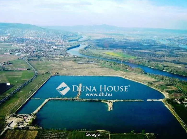 Land 8 999 m² Budakalasz, Hungary