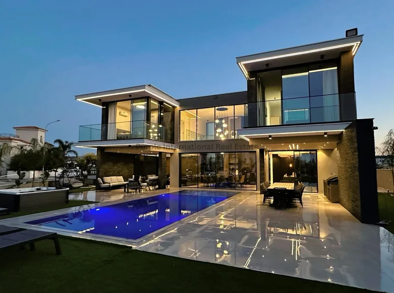 Willa 5 pokojów 248 m² Paralimni, Cypr