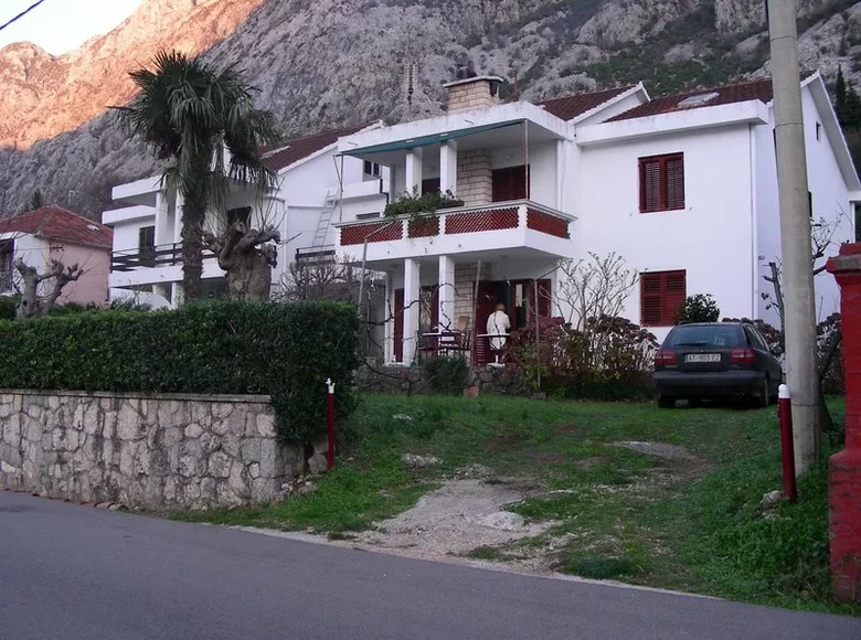 Casa 5 habitaciones 265 m² Dobrota, Montenegro