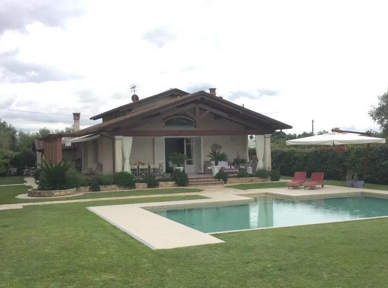3 bedroom villa  Forte dei Marmi, Italy