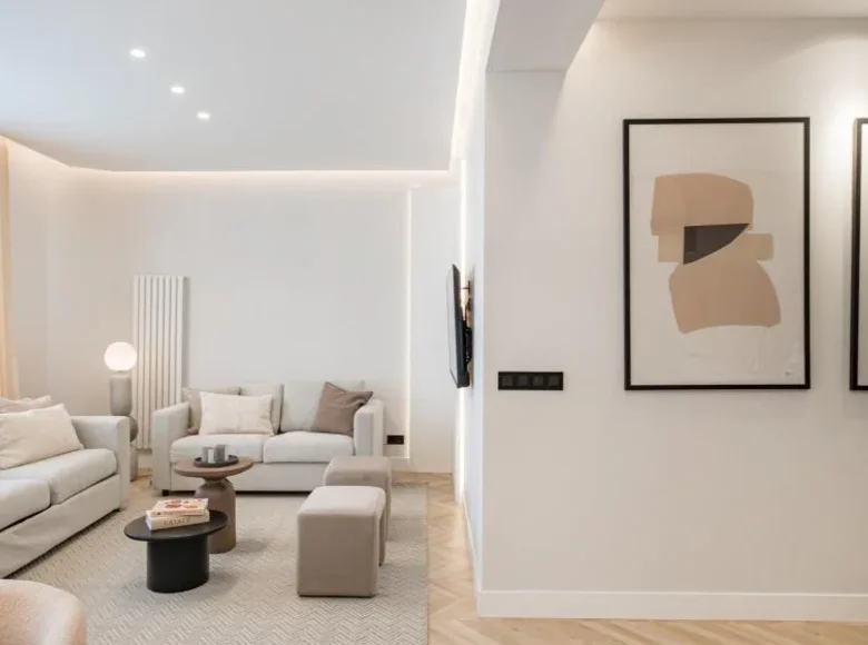 Mieszkanie 4 pokoi 147 m² Madryt, Hiszpania