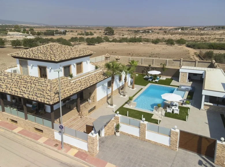 Dom drewniany w stylu górskim 4 pokoi 530 m² Murcia, Hiszpania