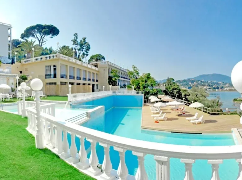 Hôtel 4 600 m² à Municipality of Central Corfu and Diapontia Islands, Grèce