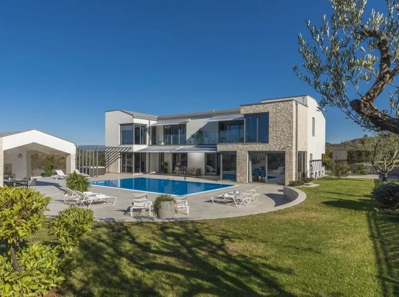 5-Schlafzimmer-Villa 447 m² Umag, Kroatien