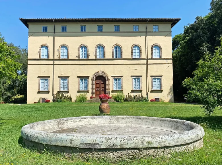 Villa 11 bedrooms 4 000 m² Lucca, Italy