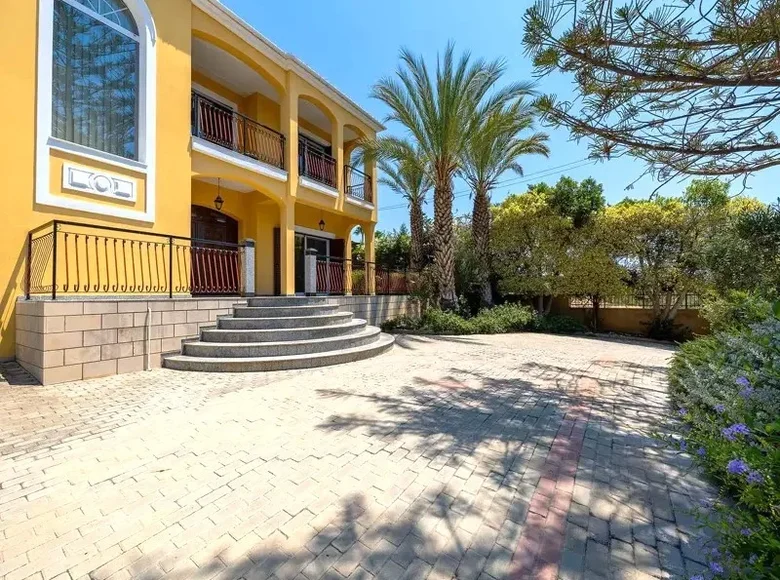 Casa 4 habitaciones 363 m² Mouttagiaka, Chipre