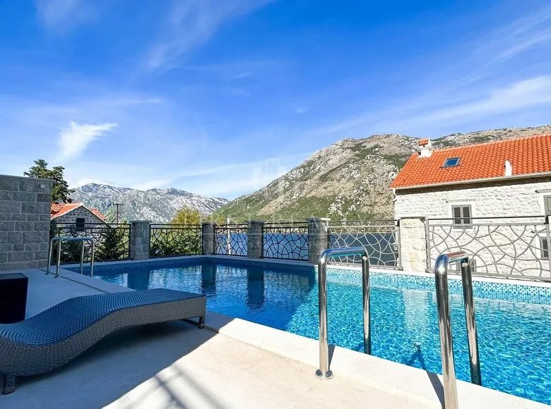 Hotel 350 m² in Stoliv, Montenegro