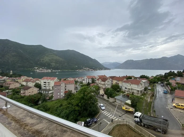 2 bedroom apartment 120 m² Dobrota, Montenegro