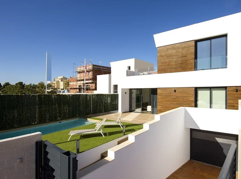 Villa de tres dormitorios 130 m² Campello, España