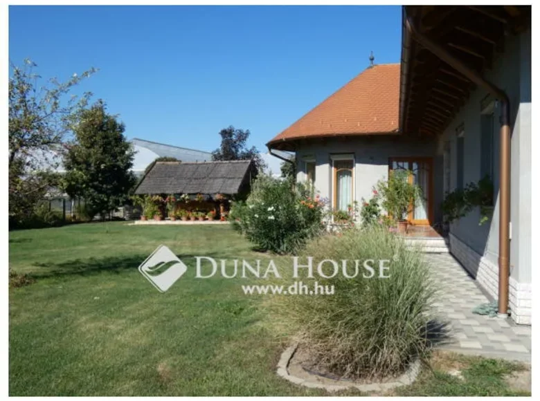 House 320 m² Kiskunfelegyhaza, Hungary