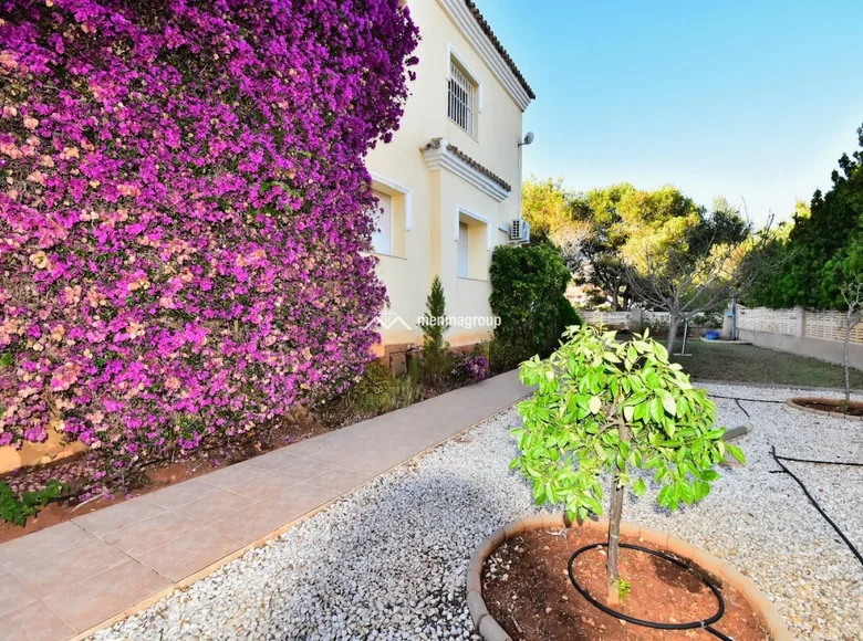 Mieszkanie 3 pokoi 98 m² Altea, Hiszpania