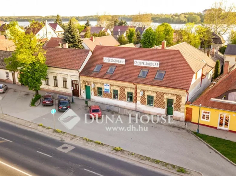 House 405 m² Komárom-Esztergom, Hungary