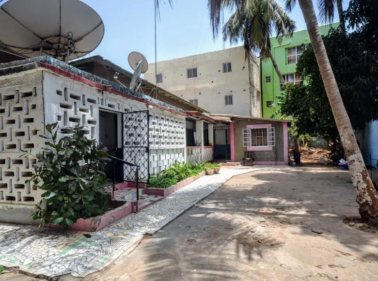 Haus 6 Schlafzimmer 610 m² Kanifing, Gambia
