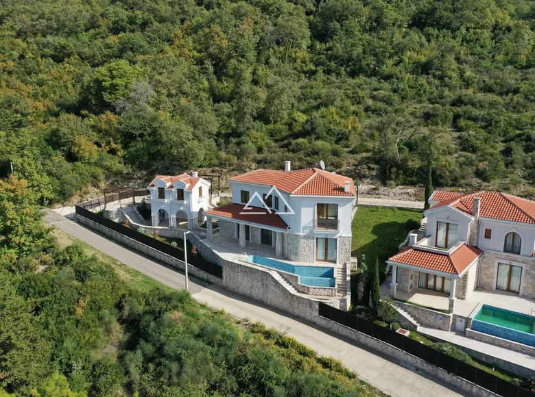 Villa de 6 habitaciones 320 m² Tivat, Montenegro