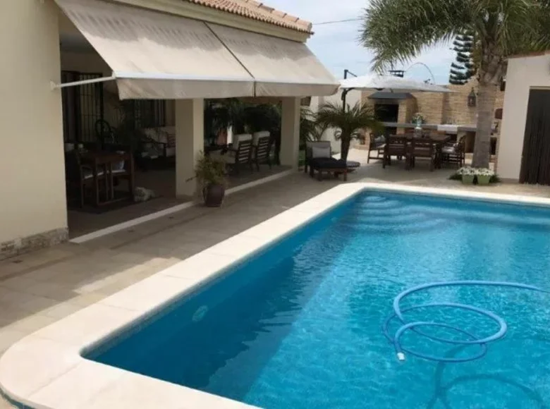 3 bedroom villa 130 m² Torrevieja, Spain