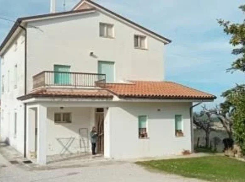 Casa 12 habitaciones 250 m² Terni, Italia