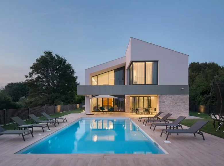 4 bedroom Villa 513 m² Sisan, Croatia