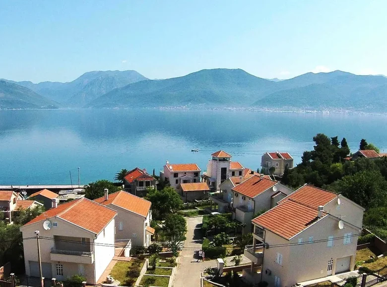 Casa 4 habitaciones 275 m² Lustica, Montenegro