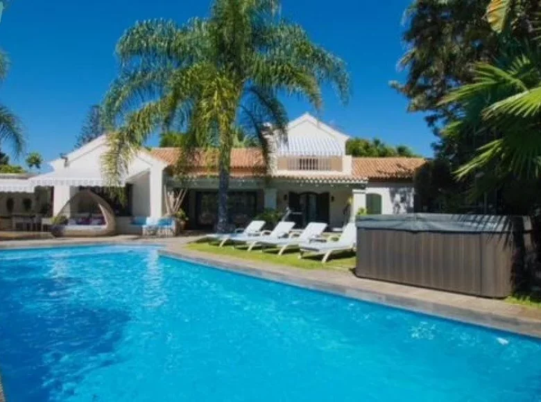 Villa de 4 dormitorios 528 m² Marbella, España