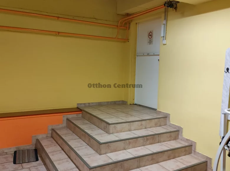 Commercial property 92 m² in Dunaujvaros, Hungary