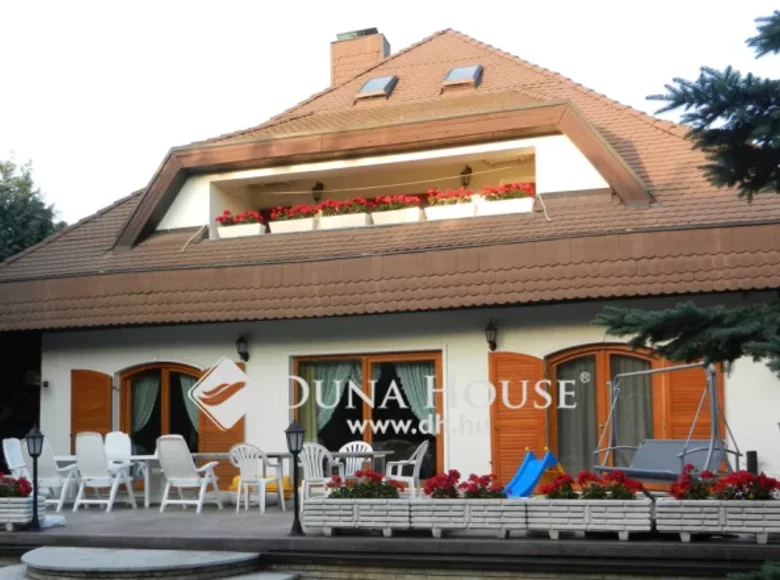 Casa 320 m² Budaoers, Hungría