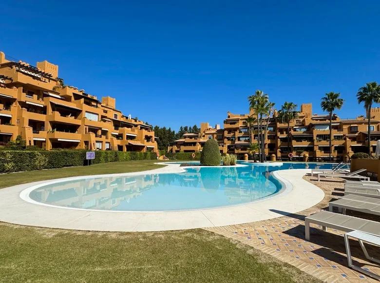 3 bedroom apartment  Estepona, Spain