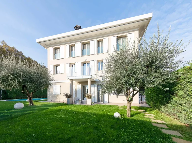 Mieszkanie 3 pokoi 95 m² Desenzano del Garda, Włochy