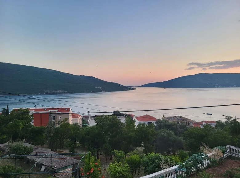 Apartment 889 m² Kumbor, Montenegro