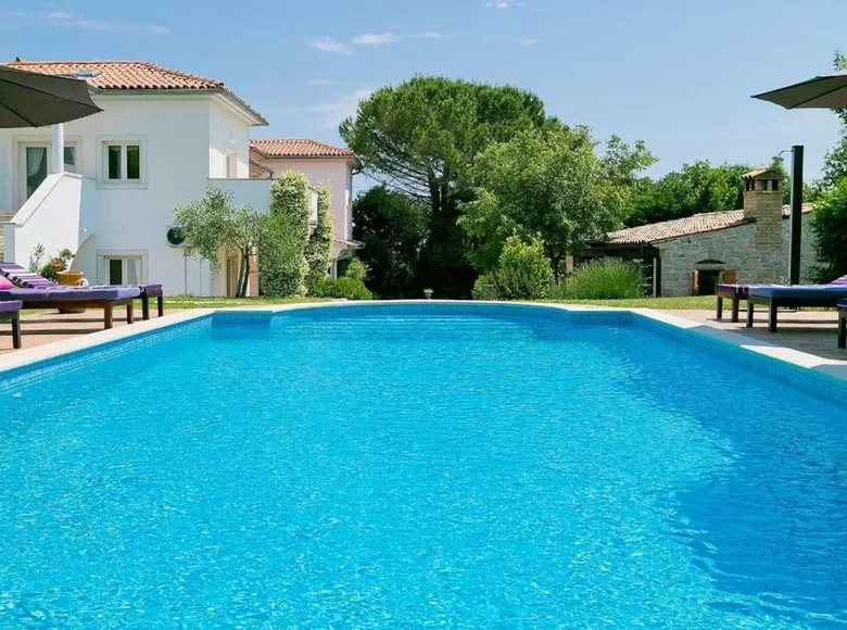 7 bedroom villa 450 m² Krnica, Croatia