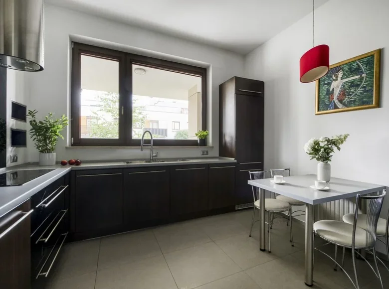 Mieszkanie 2 pokoi 68 m² Warszawa, Polska