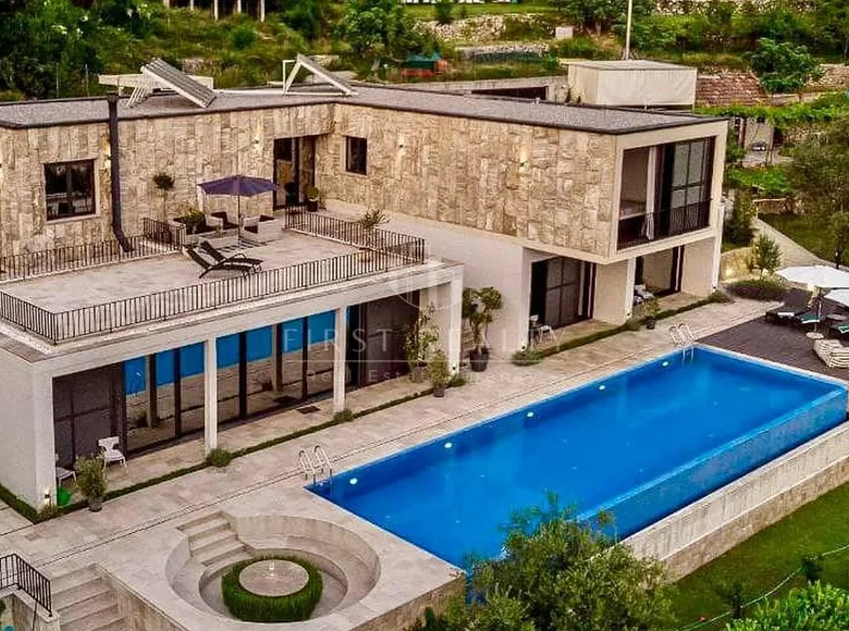 6 bedroom villa 419 m² Dobrota, Montenegro