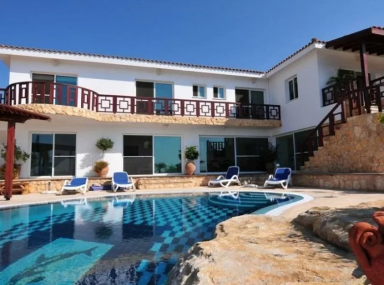 Villa 500 m² Empa, Cyprus