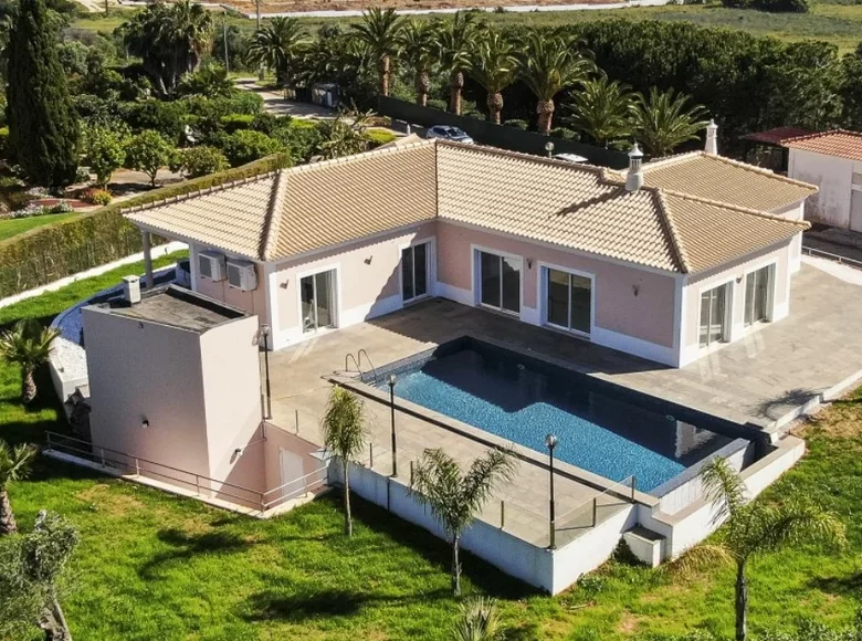 Villa de tres dormitorios 396 m² Lagos, Portugal