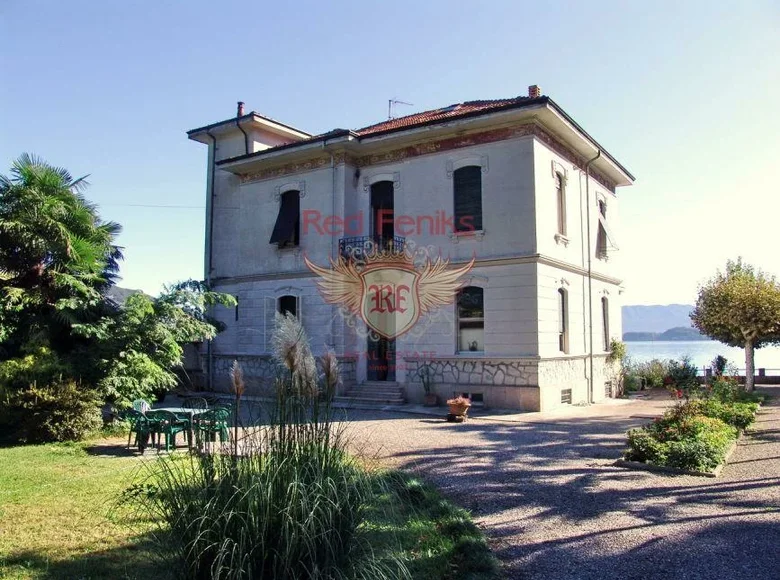 5-Zimmer-Villa 400 m² Arona, Italien